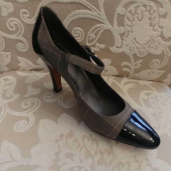 Circa Joan and David Mary Jane Pumps - Picture 2 of 8